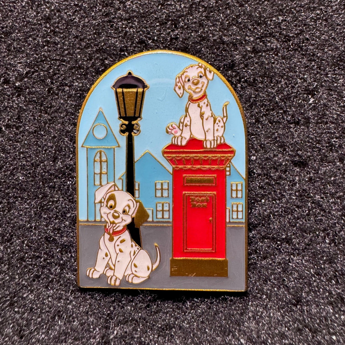 101 Dalmatians Cats & Dogs Scenes Mystery Pin