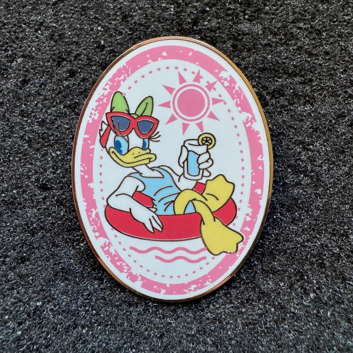Daisy Duck Travel Mystery DPB Exclusive Pin