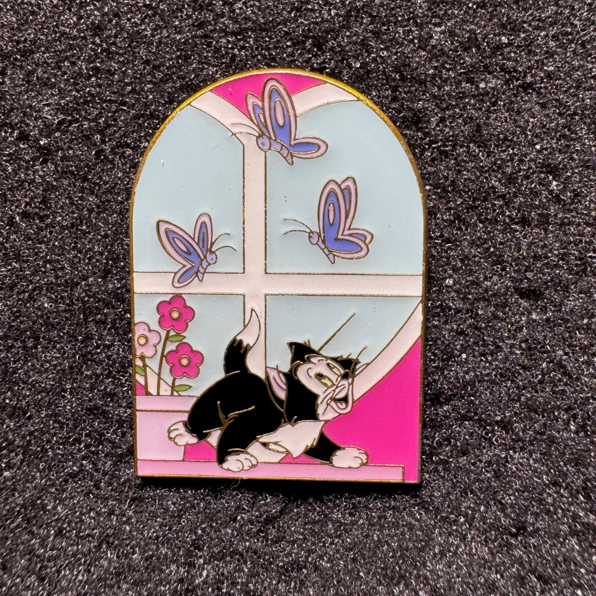 Figaro Cats & Dogs Scenes Mystery Pin