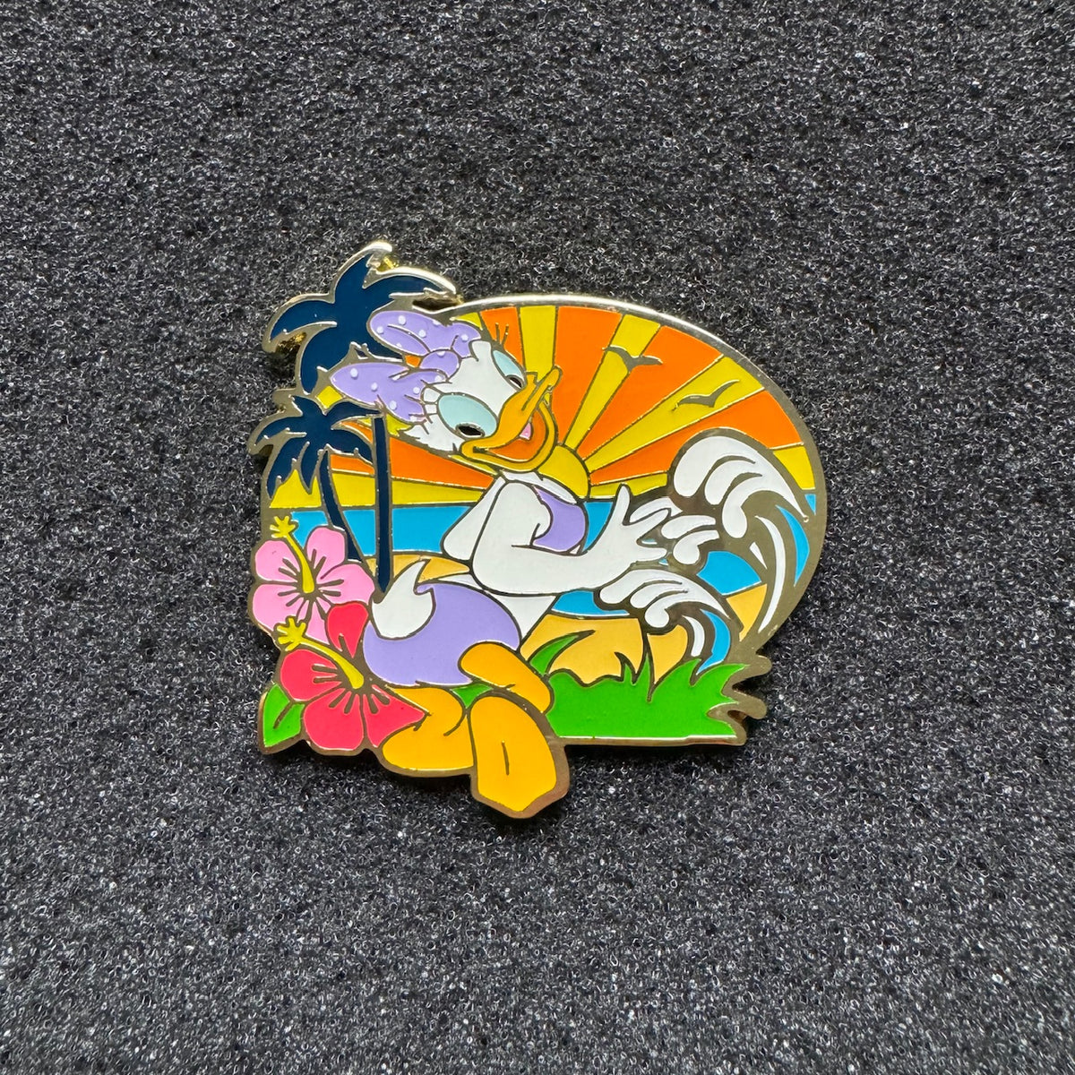 Daisy Duck Summer Pin