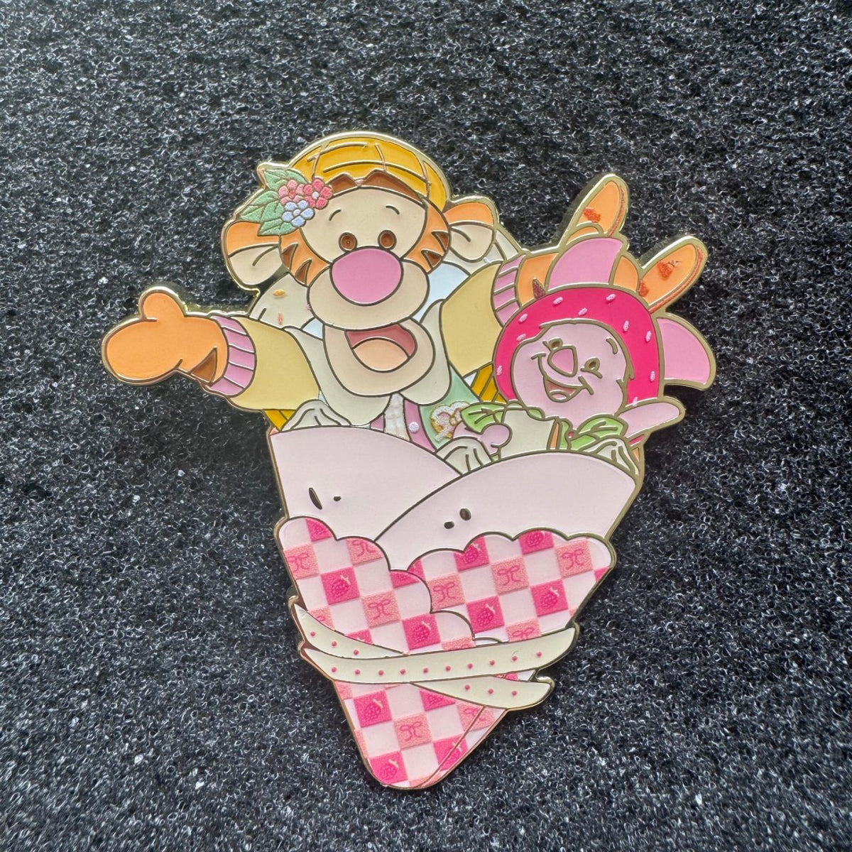 Tigger & Piglet - Pooh and Friends Treats Mystery Pin