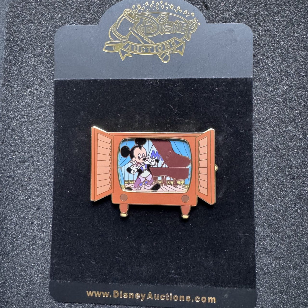 Mickey Mouse Classic 1950s TV Disney Auctions Rare Pin