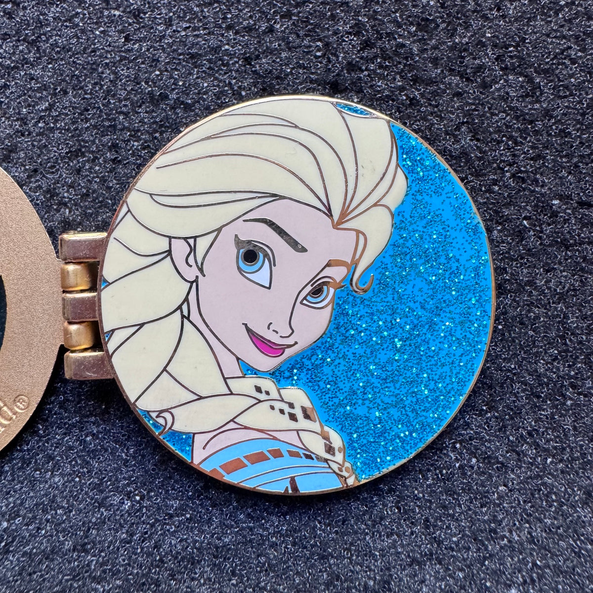 Elsa Frozen Trading Night Hinged Pin