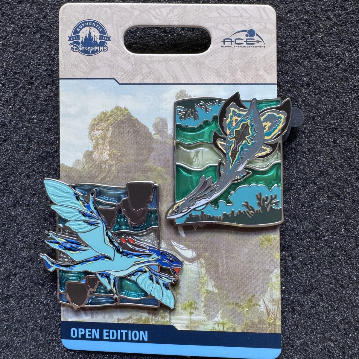 Ilu & Ikran Pandora The World of Avatar Stained Glass Pin Set