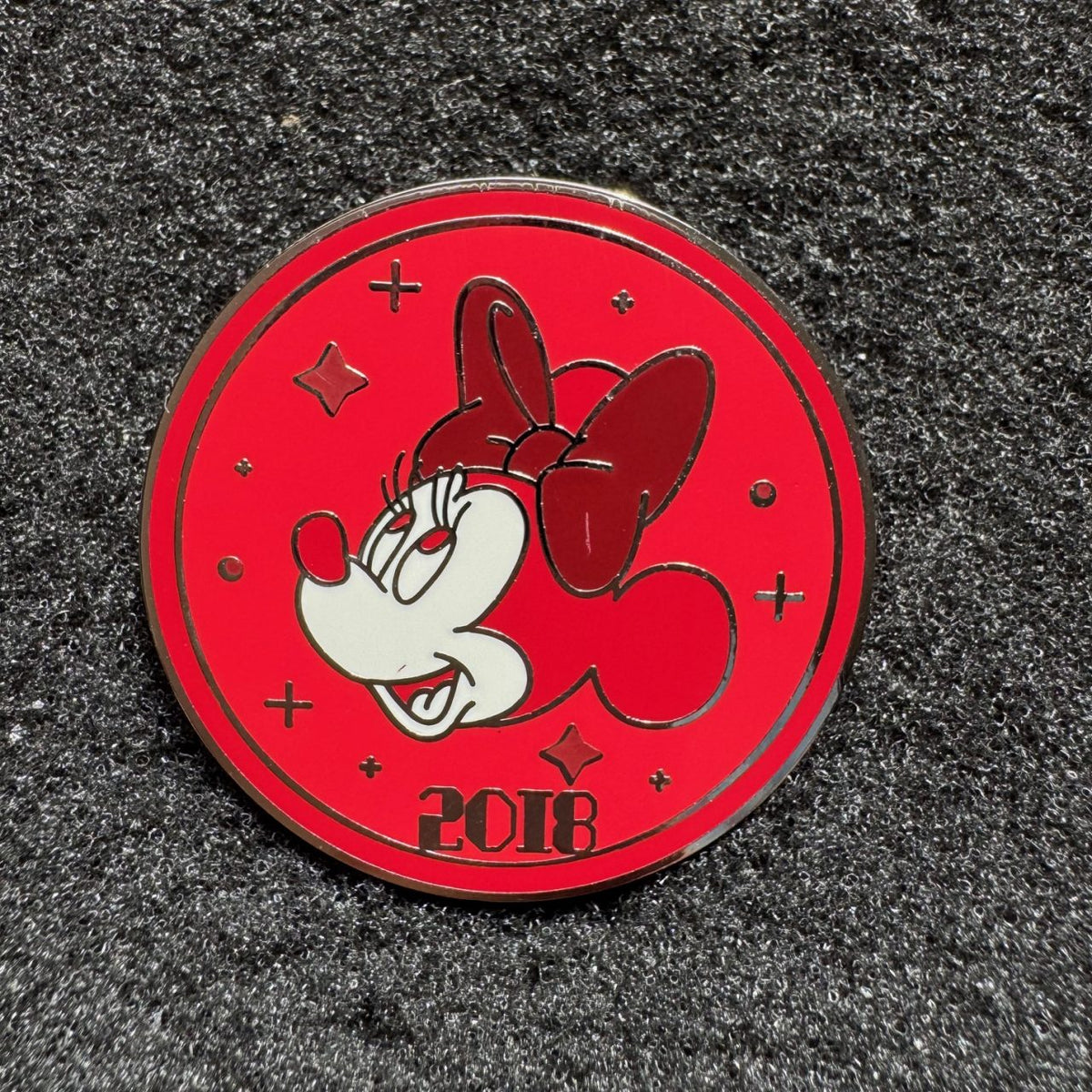 Minnie Mouse Red Circular Starter Set Pin