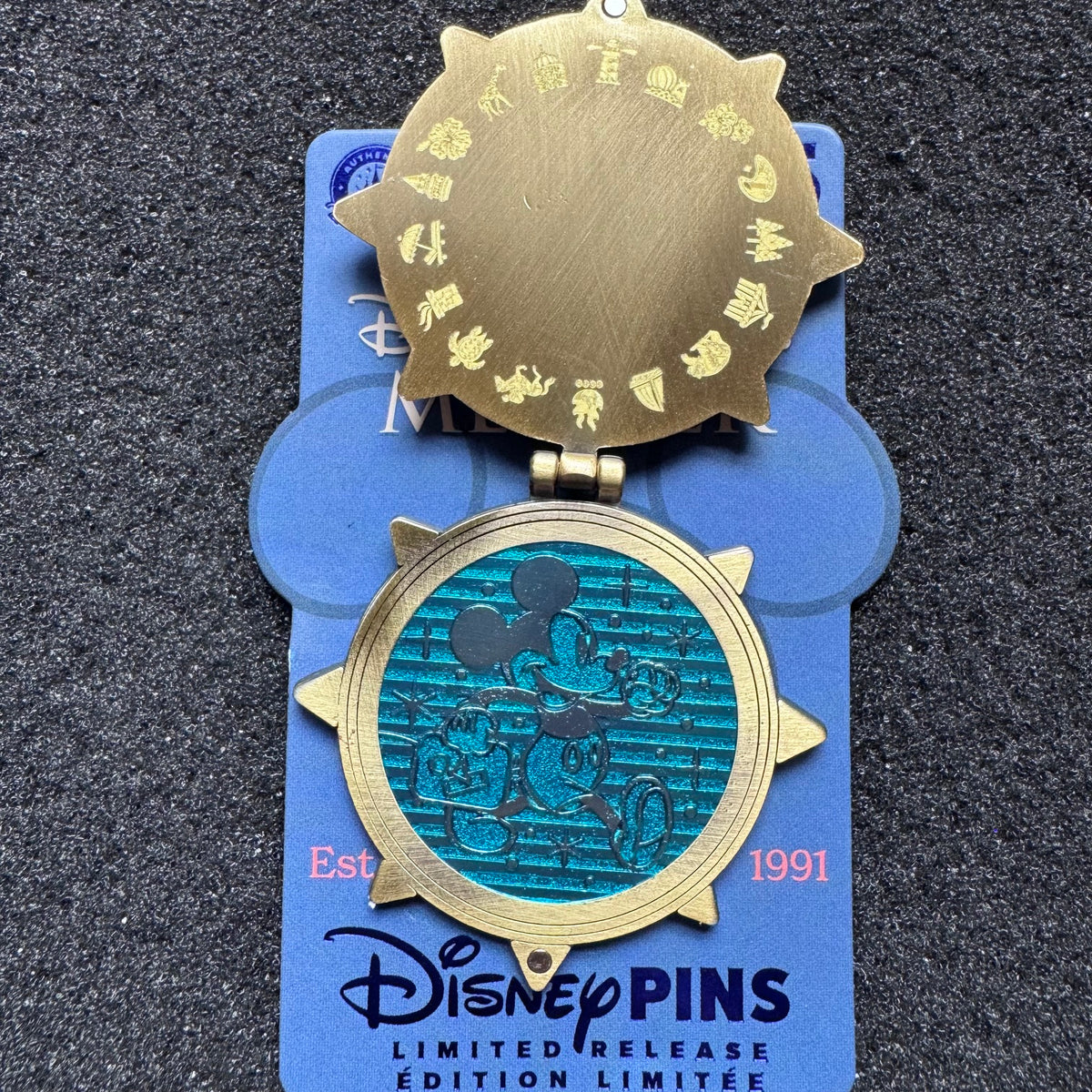 Mickey Mouse Ears to 35 Years Disney Vacation Club Hinged Pin
