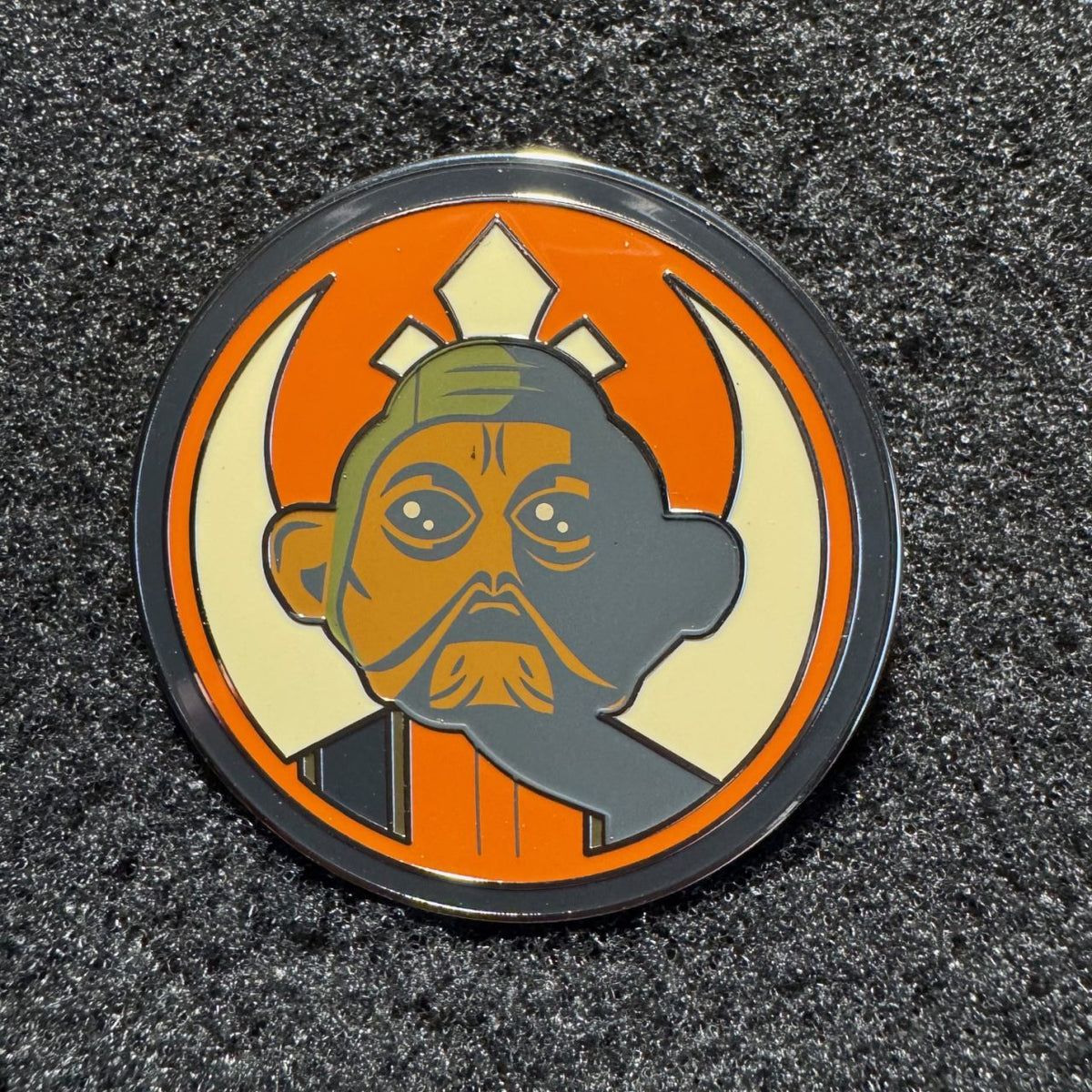 Nien Nunb Star Wars Galaxy's Edge Mystery Pin