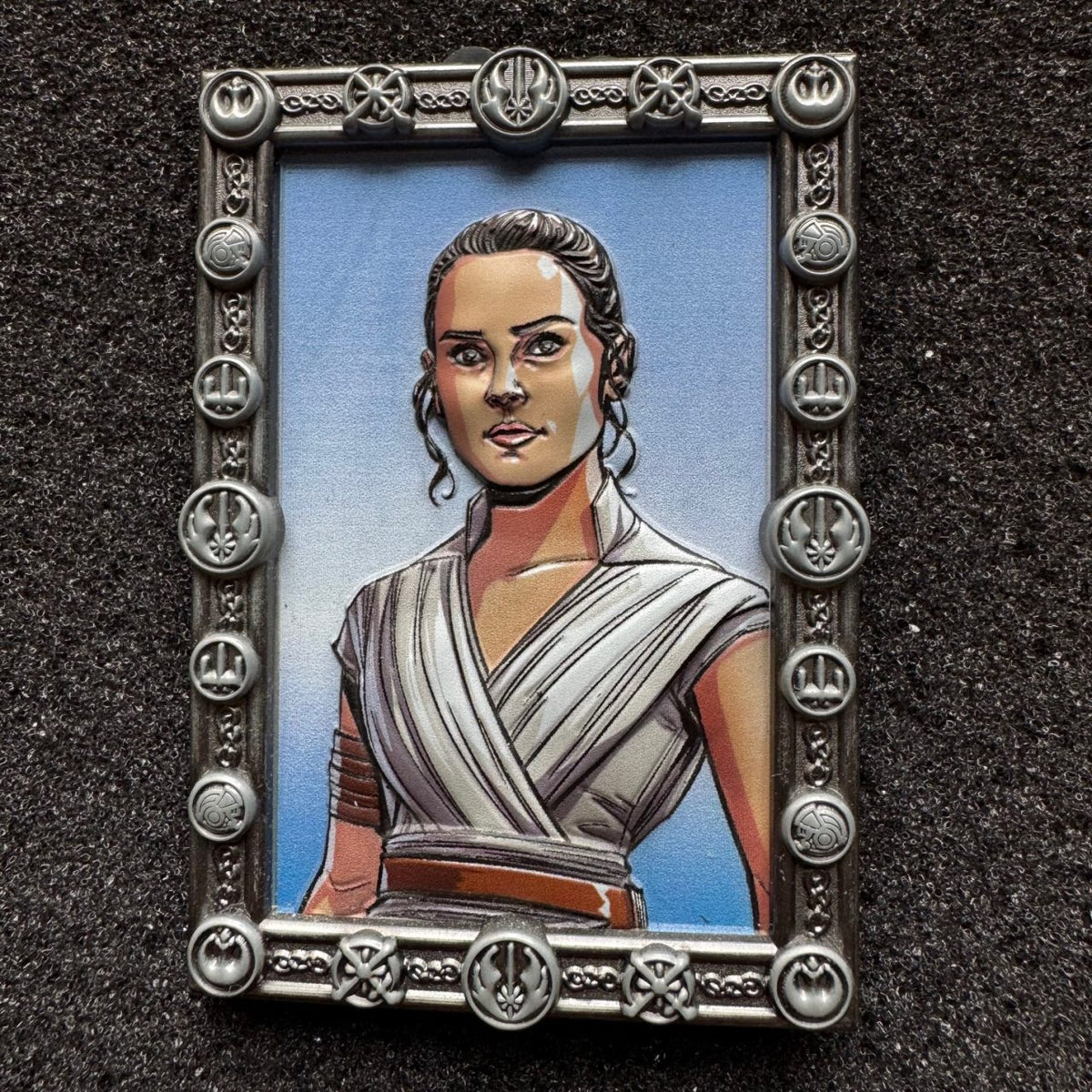 Rey Star Wars: Rise of Skywalker Pin