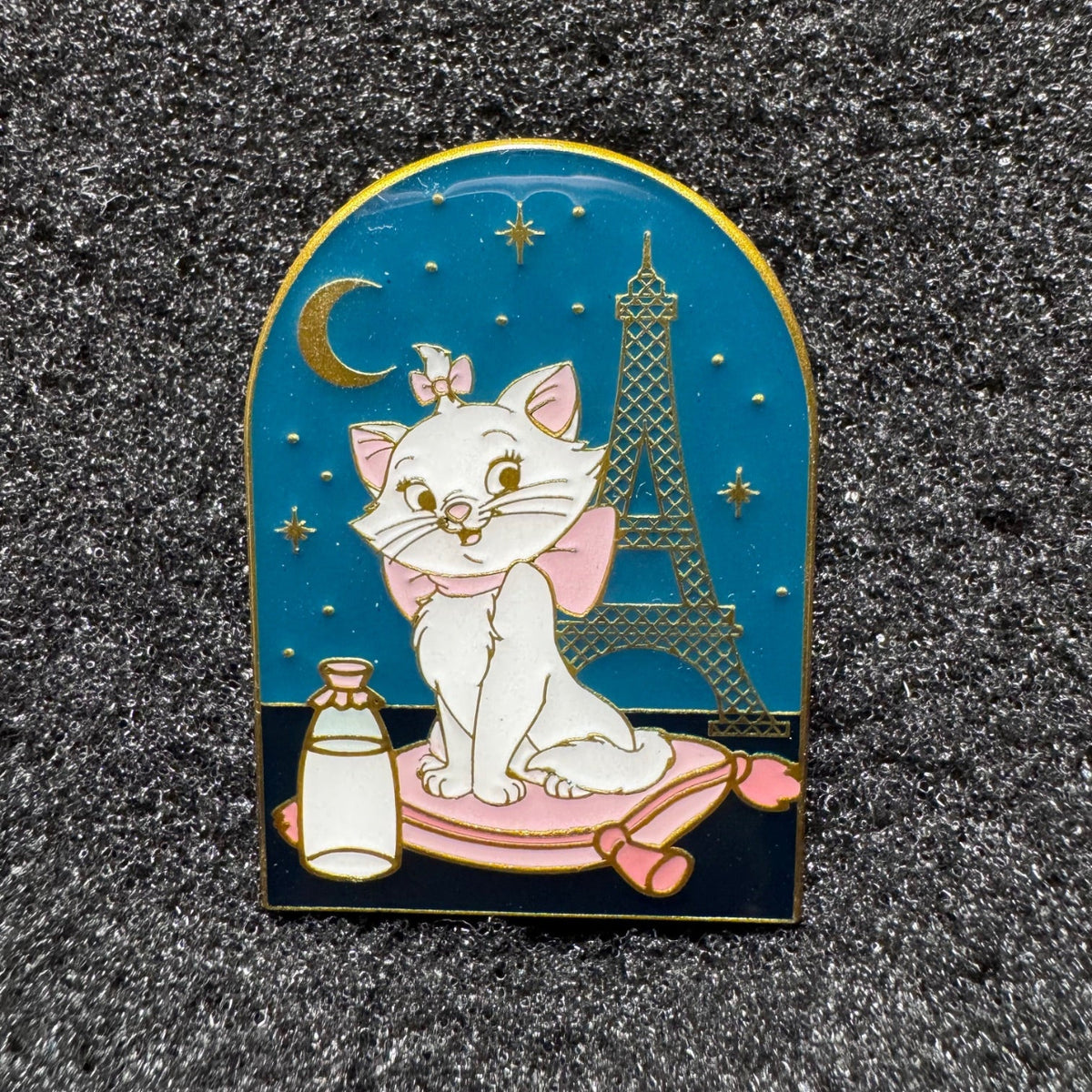 Marie Cats & Dogs Scenes Mystery Pin