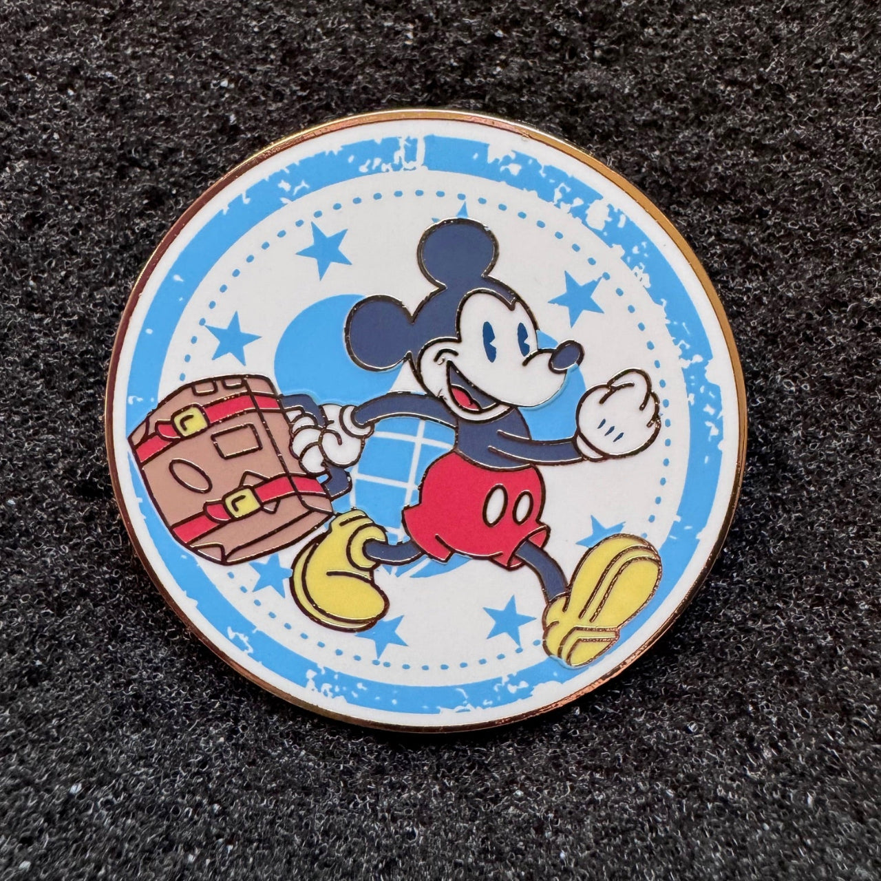 Mickey Mouse Travel Mystery DPB Exclusive Pin – Disney Pins Blog