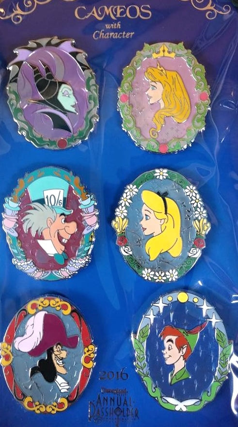 Cameos with Character DLR AP Pin Set 2016