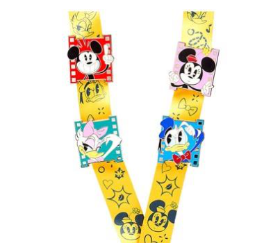 Mickey & Friends Pin Set