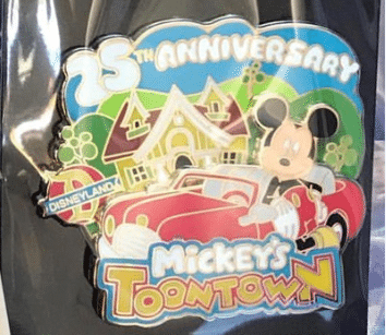 Cast Member Toontown Disney Pin