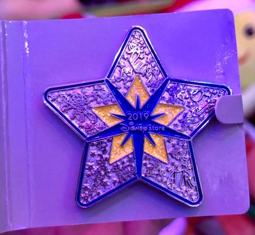 Disney Visa Cardmember Holiday 2019 Event Pin