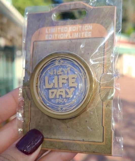 Star Wars Life Day 2021 Disney Pin