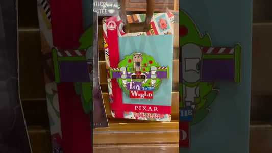 Christmas 2022 Pins at Disney Parks! 🎄 #disneypins #christmas #disneyparks #waltdisneyworld