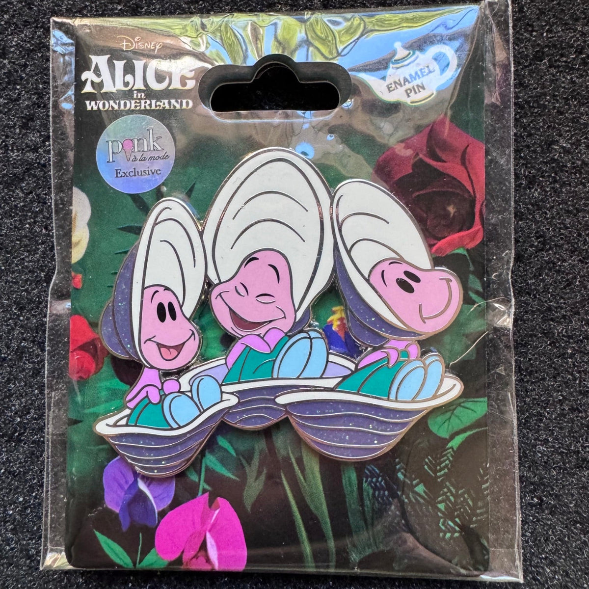 Baby Oysters Alice in Wonderland Pink a la Mode Pin
