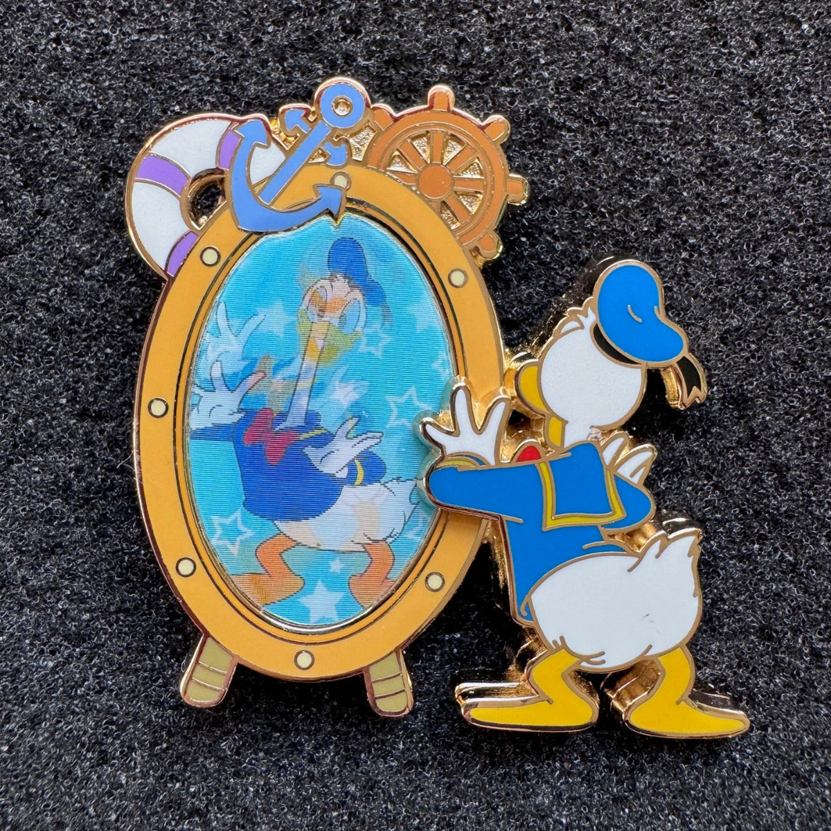 Donald Duck Pin Trading Fun Day Mirror Theme Mystery Pin