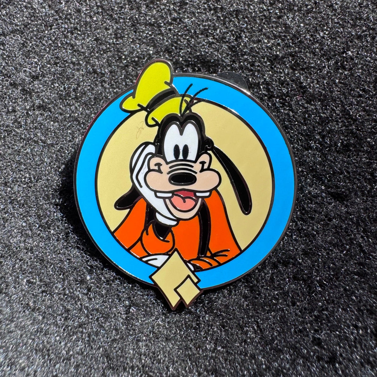 Goofy Enchanted Ensemble Pin