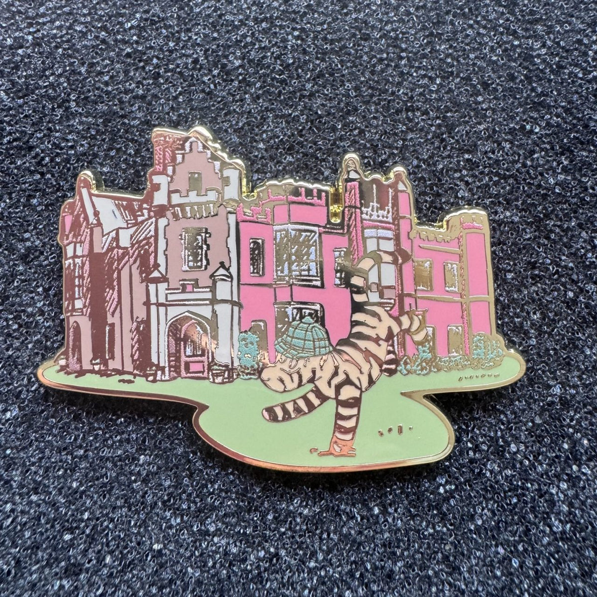 Tigger the Shoppes Winnie the Pooh United Kingdom EPCOT World Showcase Pin