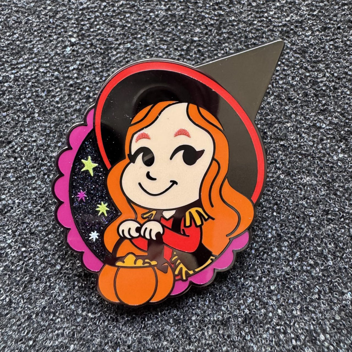 Dani Dennison Hocus Pocus Halloween Mystery Pin