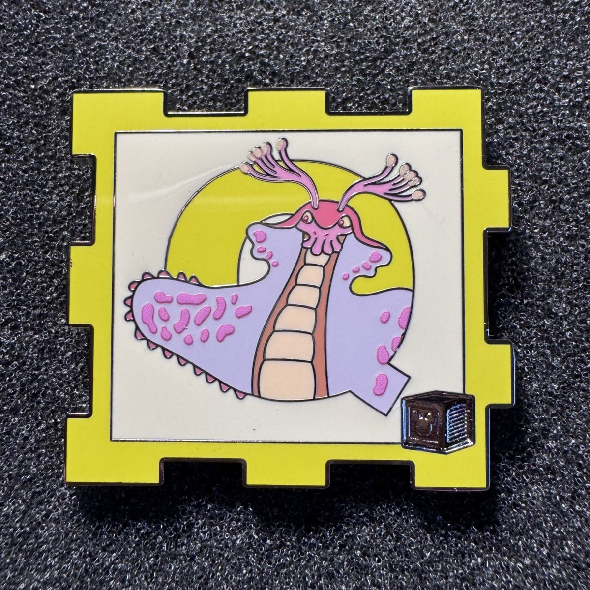 Questa "Q" Alphabet Block A-2-Z Pin Event Pin