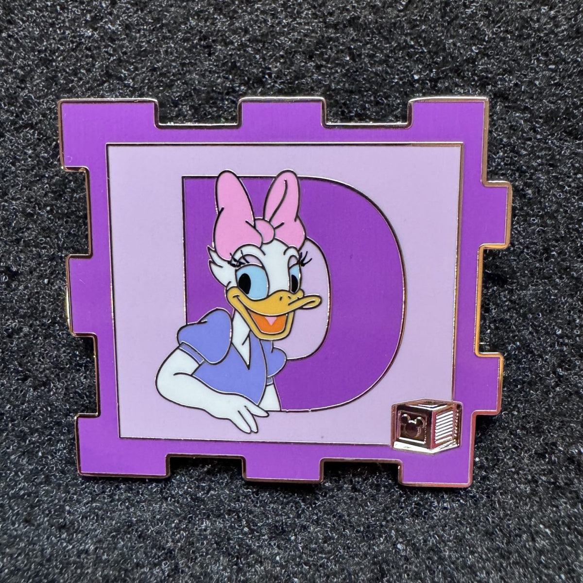 Daisy Duck "D" Alphabet Block A-2-Z Pin Event Pin
