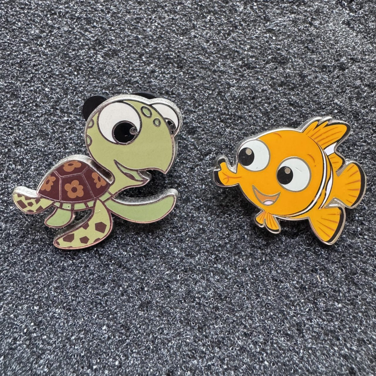Nemo & Squirt Finding Nemo 2 Piece Pin Set
