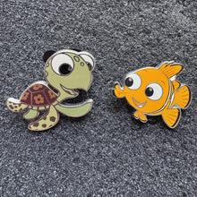 Nemo & Squirt Finding Nemo 2 Piece Pin Set