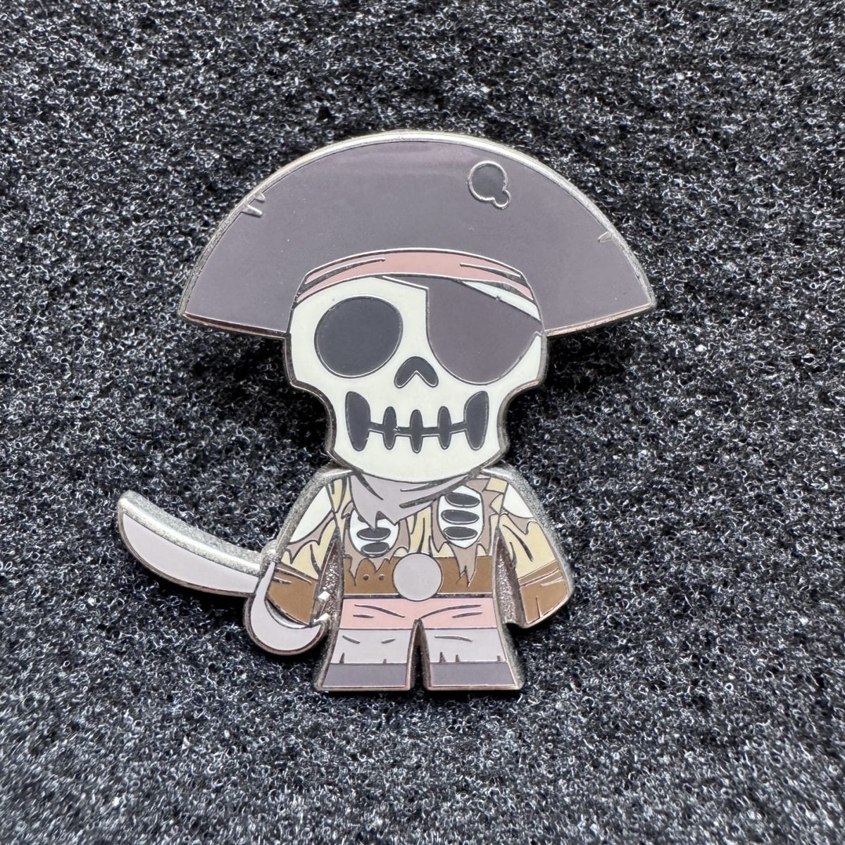 Skeleton Pirate Reveal/Conceal Mystery Vinylmation Pin