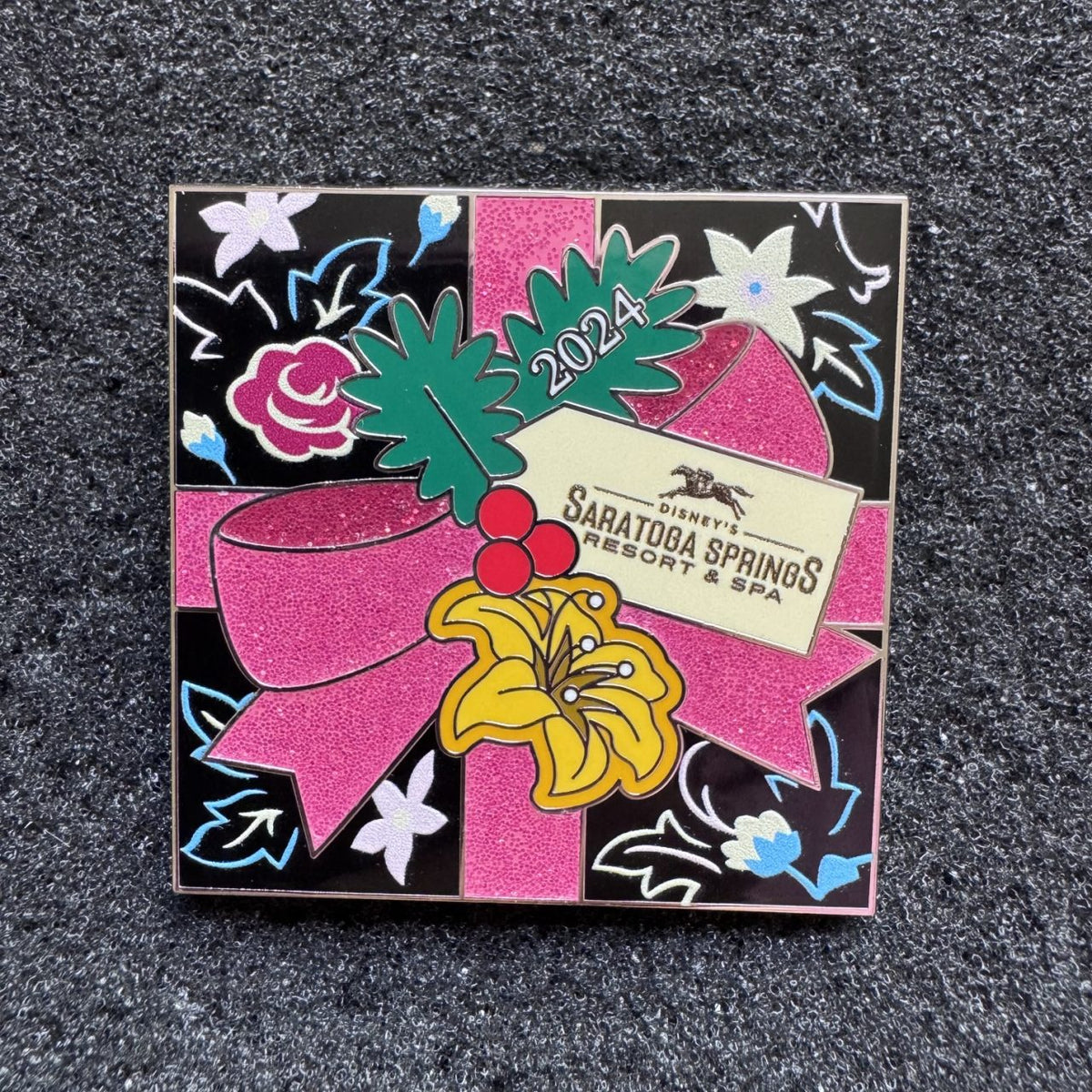 Maximus Saratoga Springs Resort Christmas Hinged Pre-Production Pin