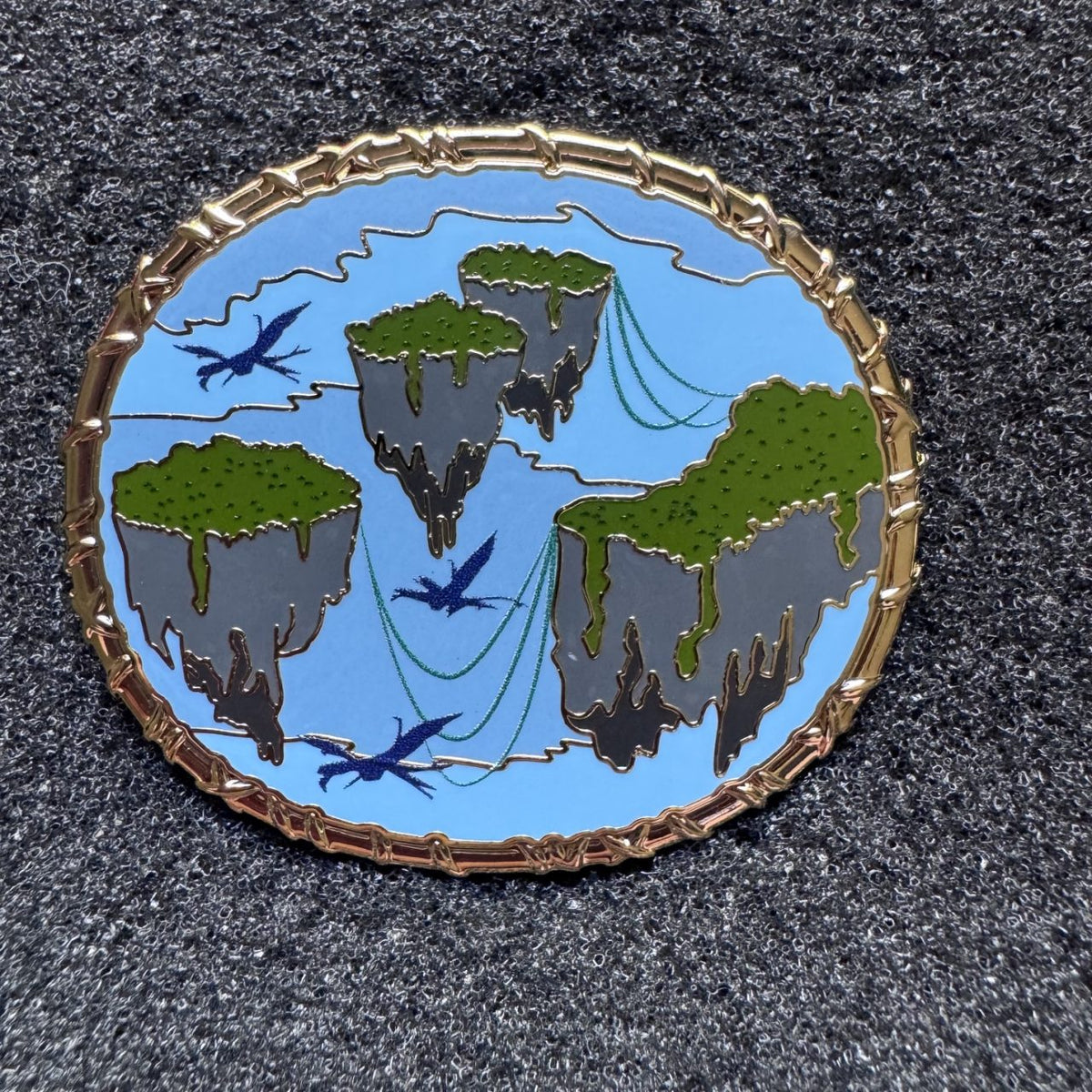 Hallelujah Mountains Pandora - The World of Avatar Booster Pin
