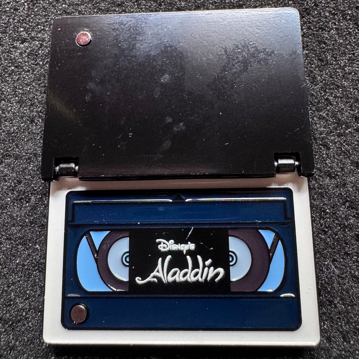 Aladdin VHS Hinged Blind Box Pin