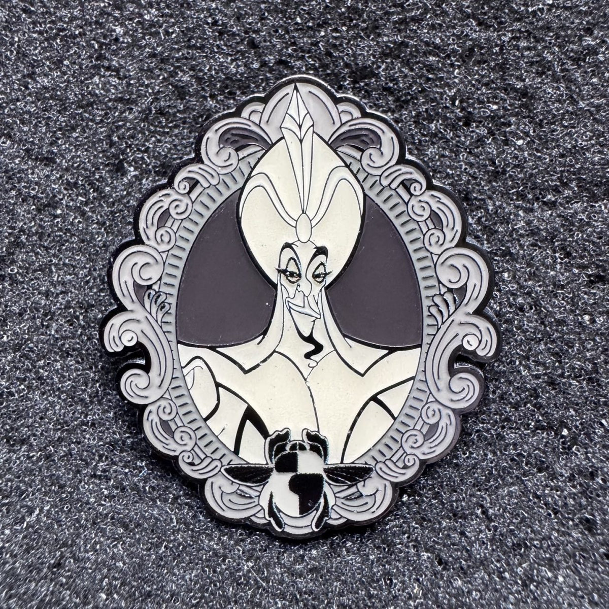 Jafar Disney Villains Cameo Glow in the Dark Pin