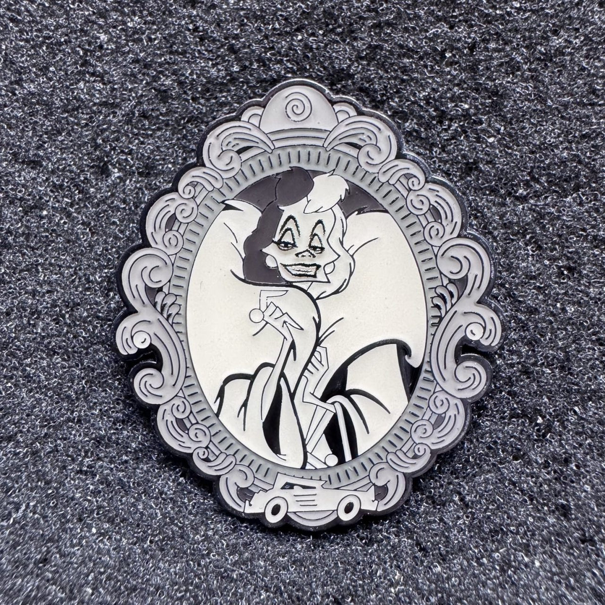 Cruella de Vil Disney Villains Cameo Glow in the Dark Pin