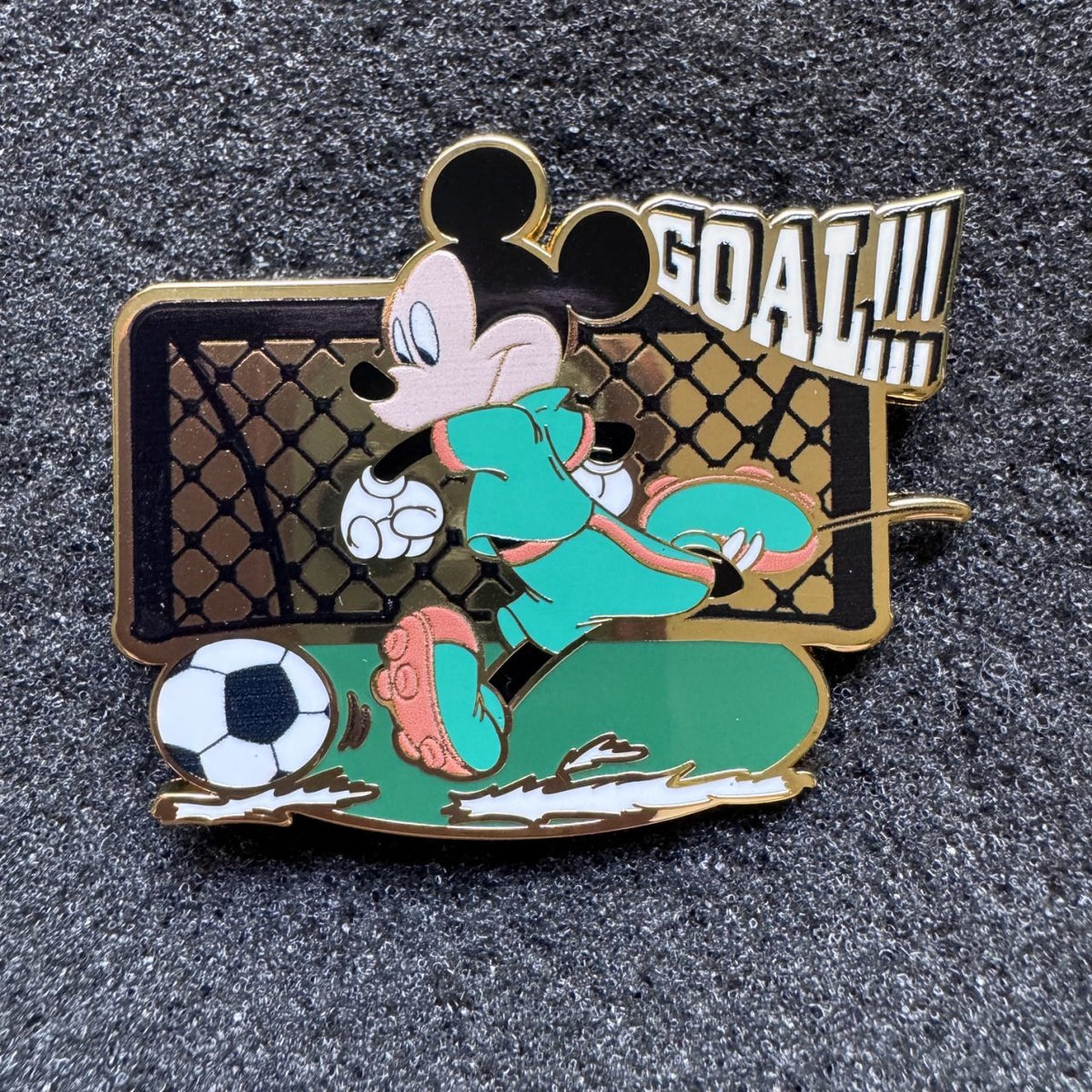 Mickey - Mickey Mouse & Friends Soccer Blind Box Pin