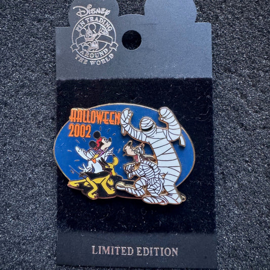 Mickey & Friends Halloween Pin