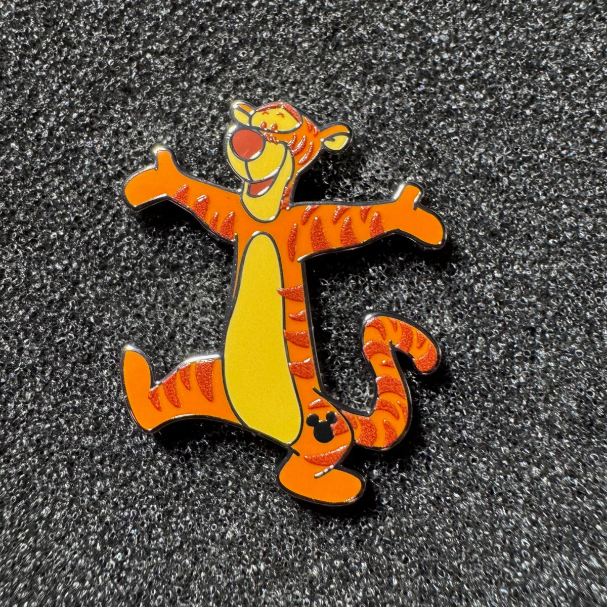 Tigger Orange Color Story Hidden Mickey Wave B Pin