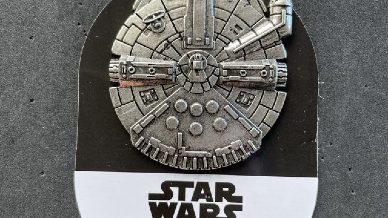 NEW UNUSED Star Wars Millennium Falcon Circle Enamel Metal Pin 