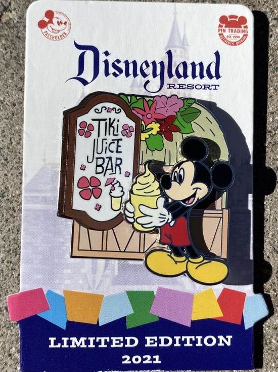 Mickey Mouse Disneyland Passholder 2021 Pin