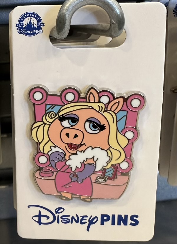 Button, badge MUPPETS - miss piggy