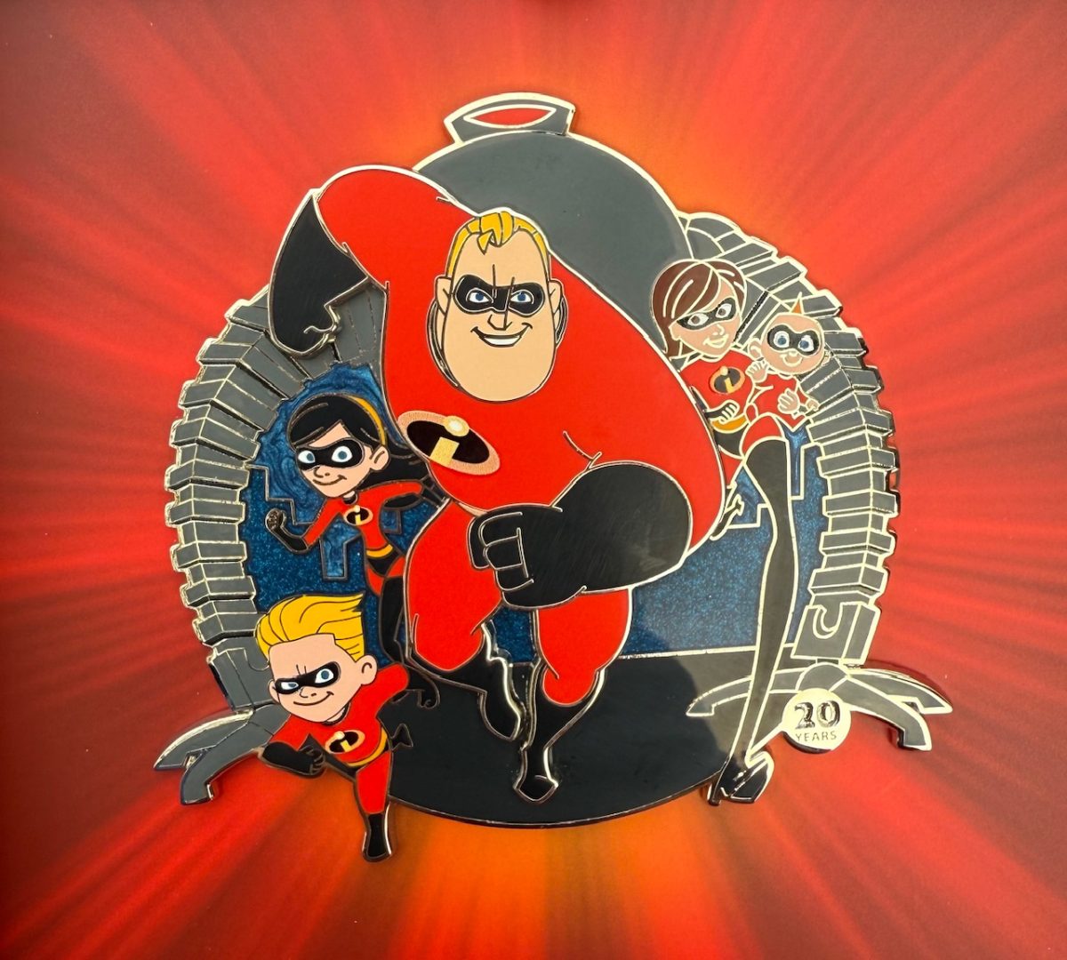 The Incredibles 20th Anniversary Jumbo Disney Pin