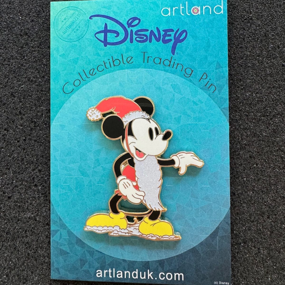 Santa Mickey LE 250 ArtLand Pin Disney Pins Blog santa-mickey-le-250-artland-pin-disney-pins-blog
