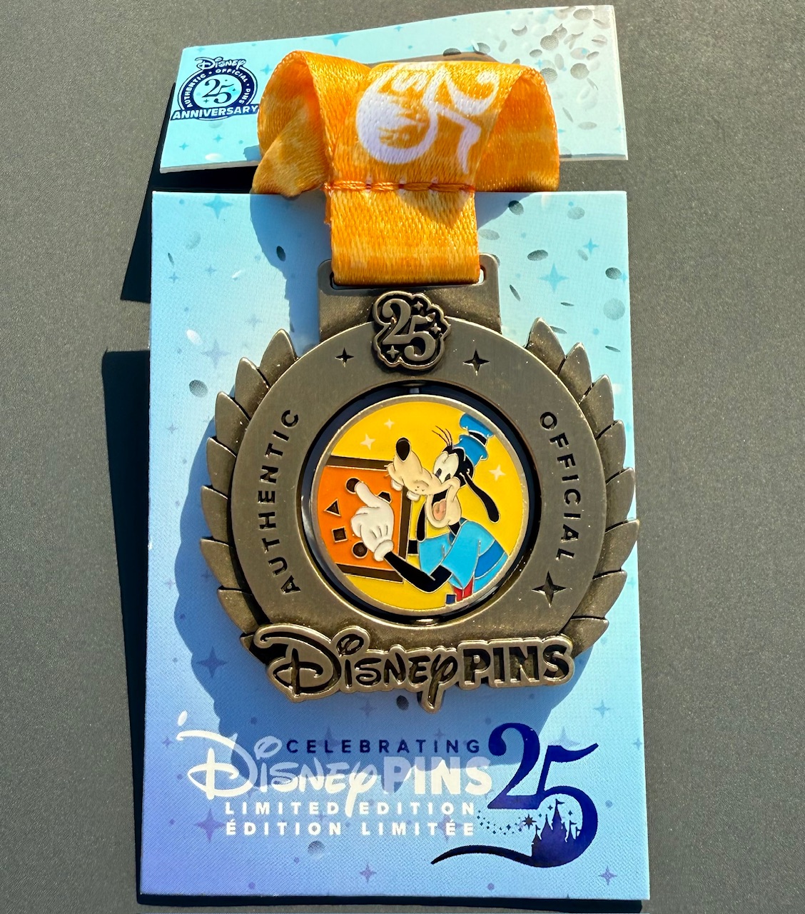 Goofy Pin Trading 25th Anniversary Medal Disney Pin